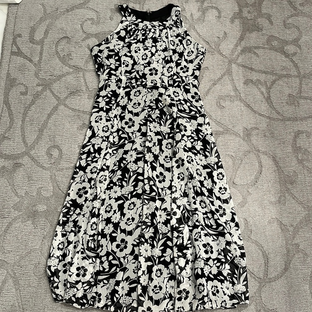 Tommy Hilfiger black/cream floral halter neck midi dress.  No belt. Sz 10